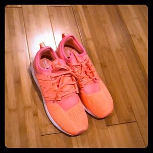 New balance neon size 9 women’s athletic shoe